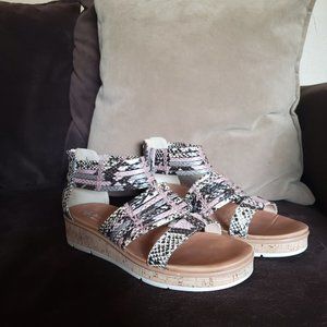 Pink & Tan Snakeskin BareTraps Sandals Size 11